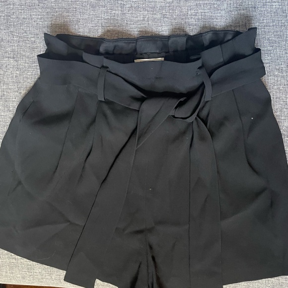 Aritzia Dress Shorts - Picture 1 of 3